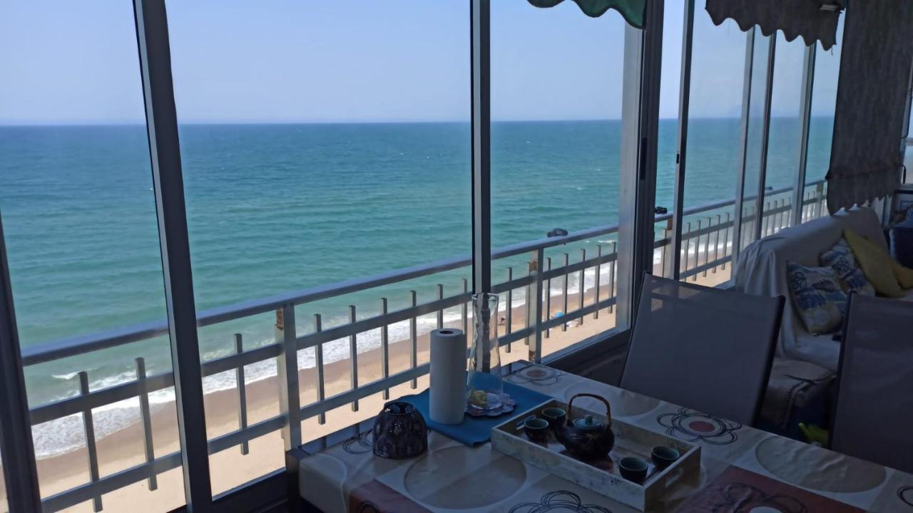 Blue Double Private Room At Front Beach - Habitacion Doble En La Playa 瓦伦西亚 外观 照片