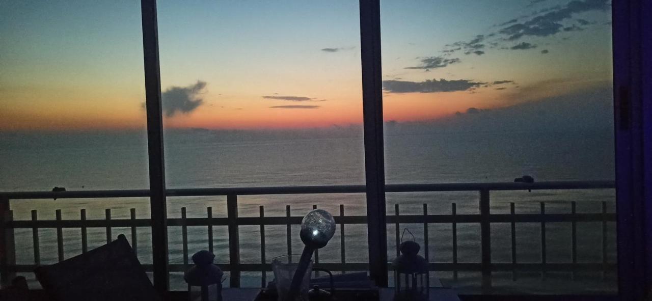 Blue Double Private Room At Front Beach - Habitacion Doble En La Playa 瓦伦西亚 外观 照片