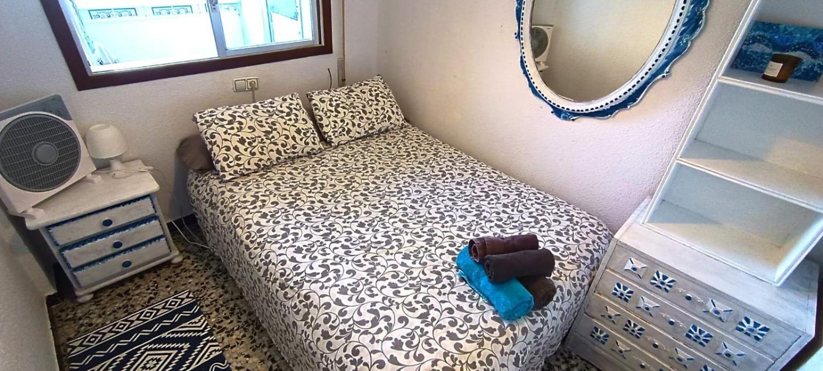 Blue Double Private Room At Front Beach - Habitacion Doble En La Playa 瓦伦西亚 外观 照片